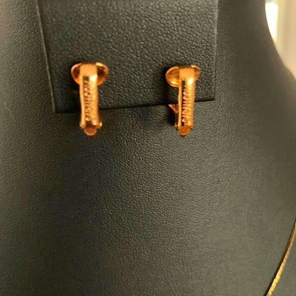 Elegant Sarah Coventry Filigree Leaf Necklace Set, in Gold plate, Marked - Picture 7 of 8